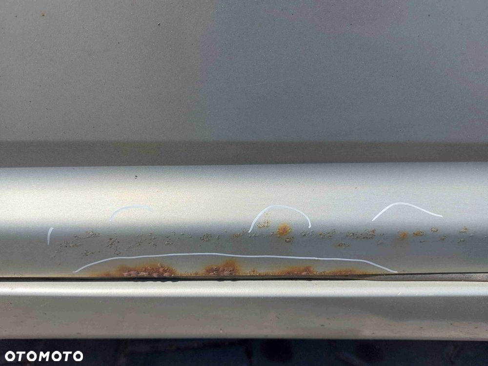 DRZWI KOMPLETNE PRAWY PRZÓD TOYOTA AVENSIS T25 6T1 - 7