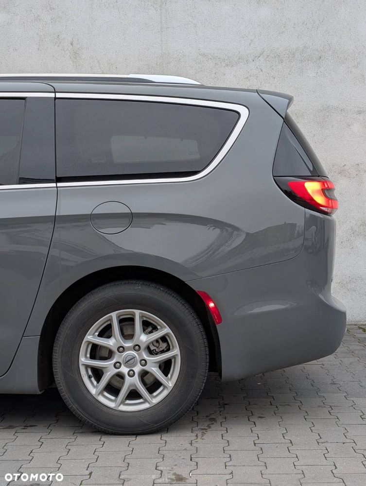 Chrysler Pacifica - 33