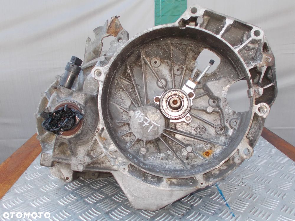 VW Sharan MK1 - skrzynia biegów 2.8 VR6 957T7F097AB DBV - 1