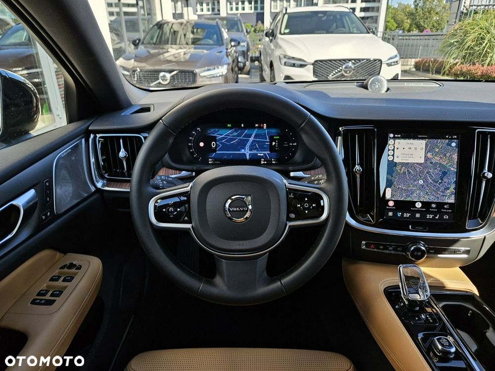 Volvo V60 T8 AWD Plug-In Hybrid Ultra Dark - 18