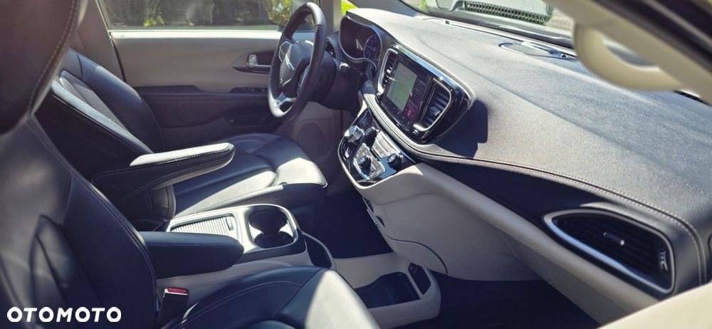 Chrysler Pacifica - 31