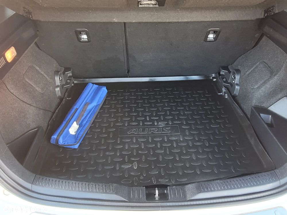 Toyota Auris 1.8 HSD Luna - 22