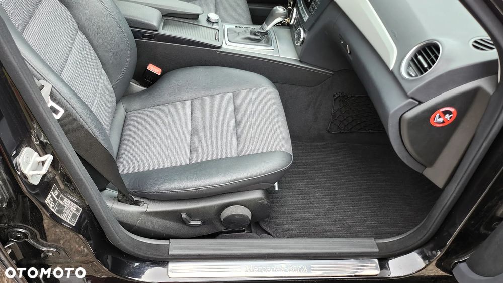Mercedes-Benz Klasa C 180 (BlueEFFICIENCY) 7G-TRONIC Avantgarde - 7
