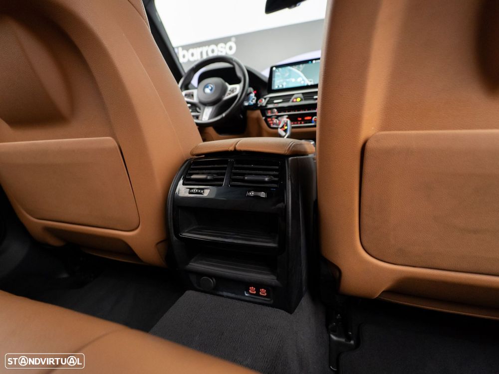 BMW 520 e Pack M - 44