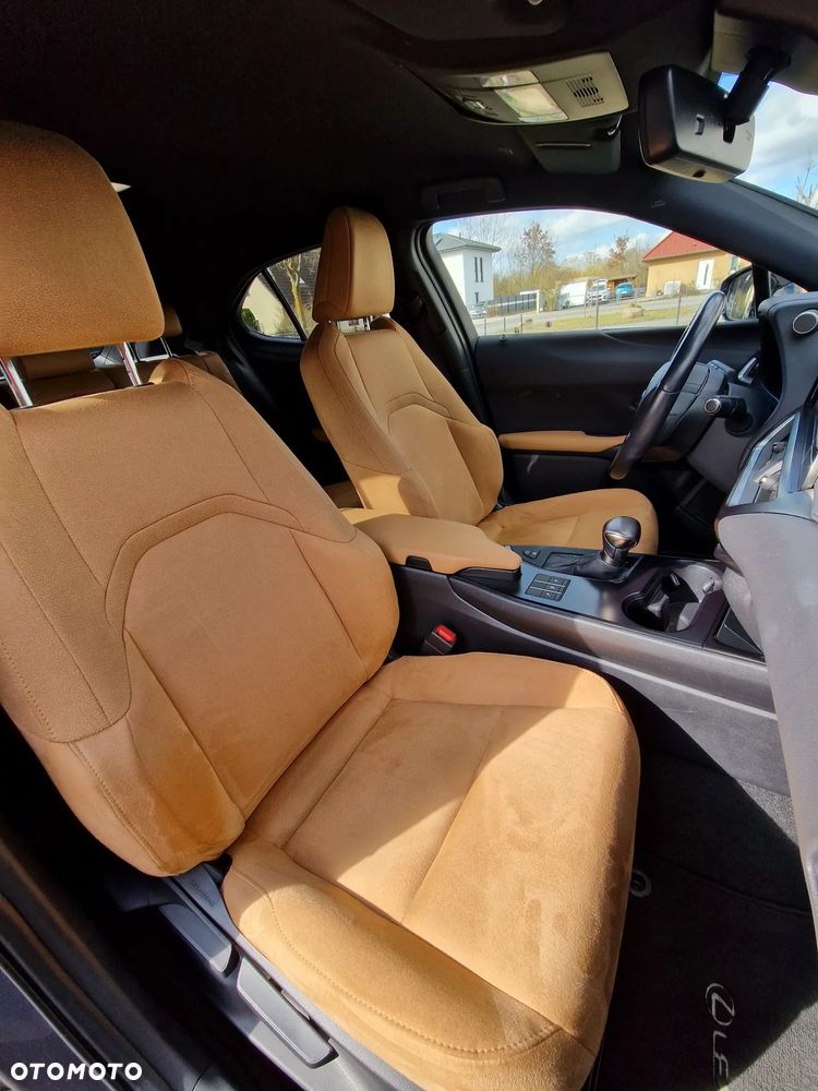 Lexus UX - 16