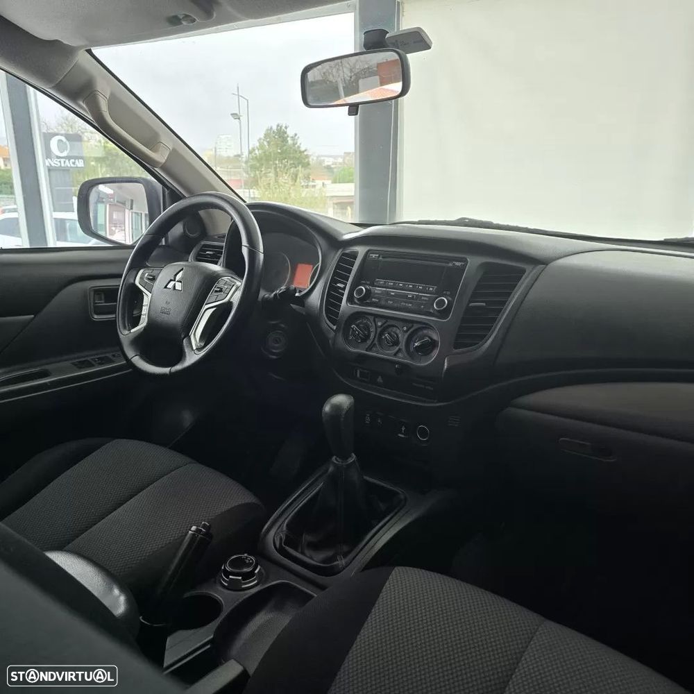 Mitsubishi L200 2.4 DI-D CD Invite 4WD - 22