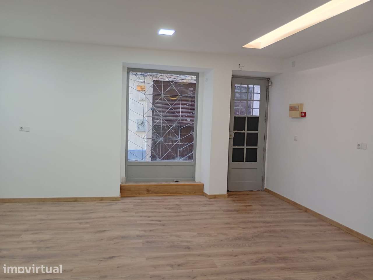 Loja em Setubal com Possibilidade alteração para Habitação - Grande imagem: 2/21