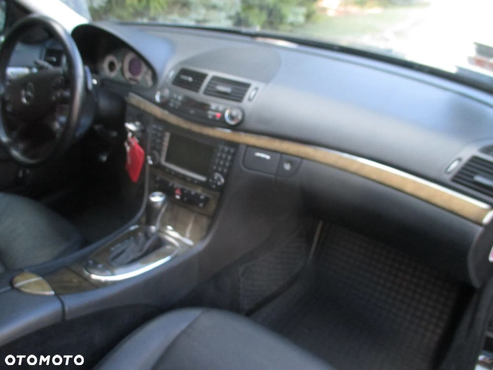 Mercedes-Benz Klasa E 320 CDI Avantgarde DPF Sport Edition AMG - 9