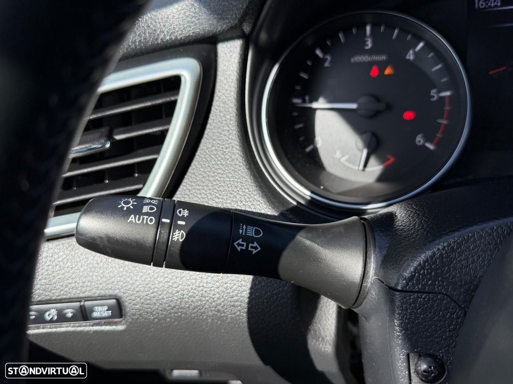 Nissan Qashqai 1.5 dCi N-Connecta J18 - 21