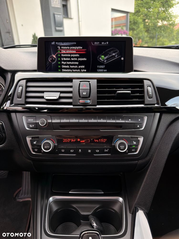 BMW Seria 3 330d xDrive Sport Line EU6 - 21