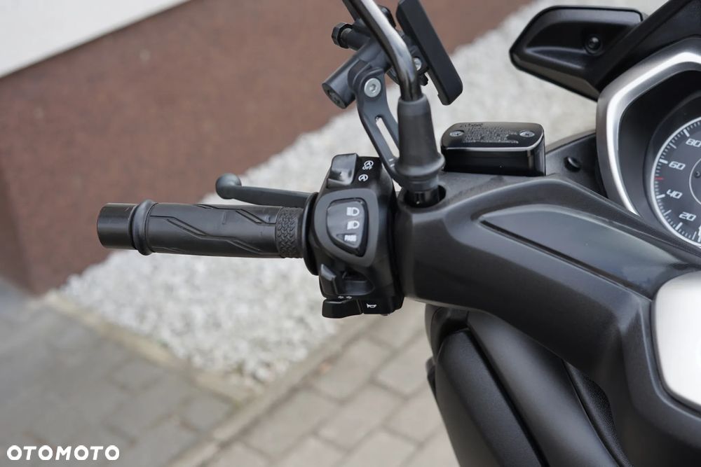 Yamaha X-max - 15
