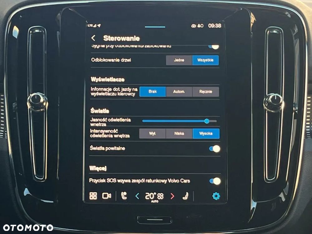 Volvo XC 40 B3 Plus Dark - 20