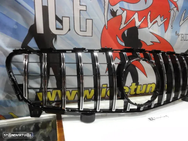 Grelha frontal com suporte de símbolo para Mercedes Classe A W176 2016-2018 GT-R / Panamericana LOOK em cromado e preto brilhante em plástico ABS - 3