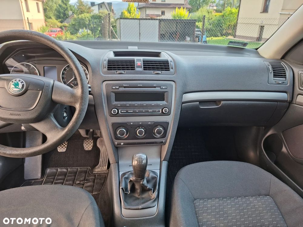 Skoda Octavia 1.6 Tour - 14