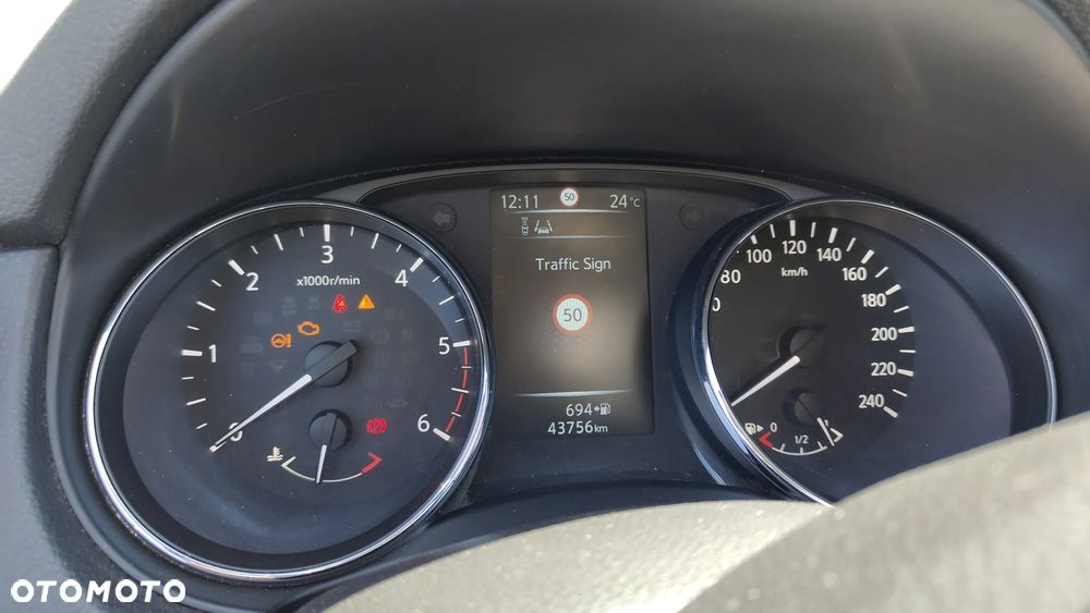 Nissan Qashqai 1.6 DCi ALL-MODE 4x4i N-Connecta - 28