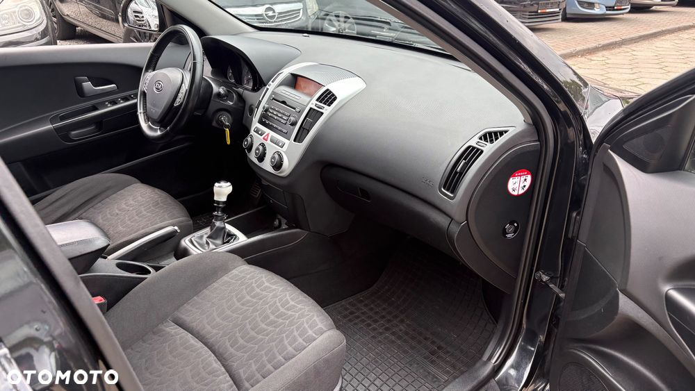 Kia Ceed - 14