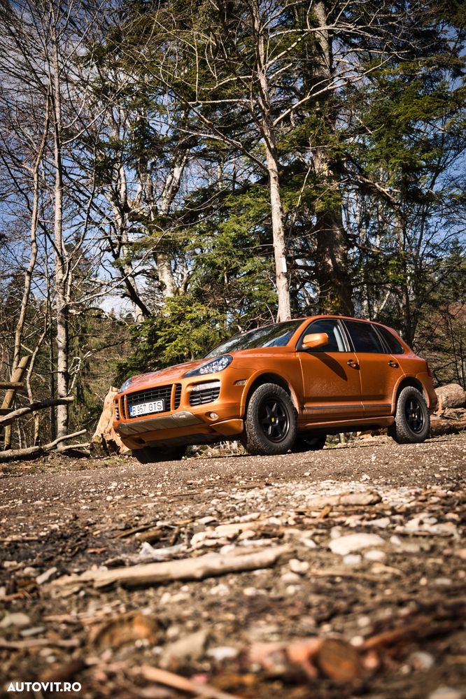 Porsche Cayenne - 1