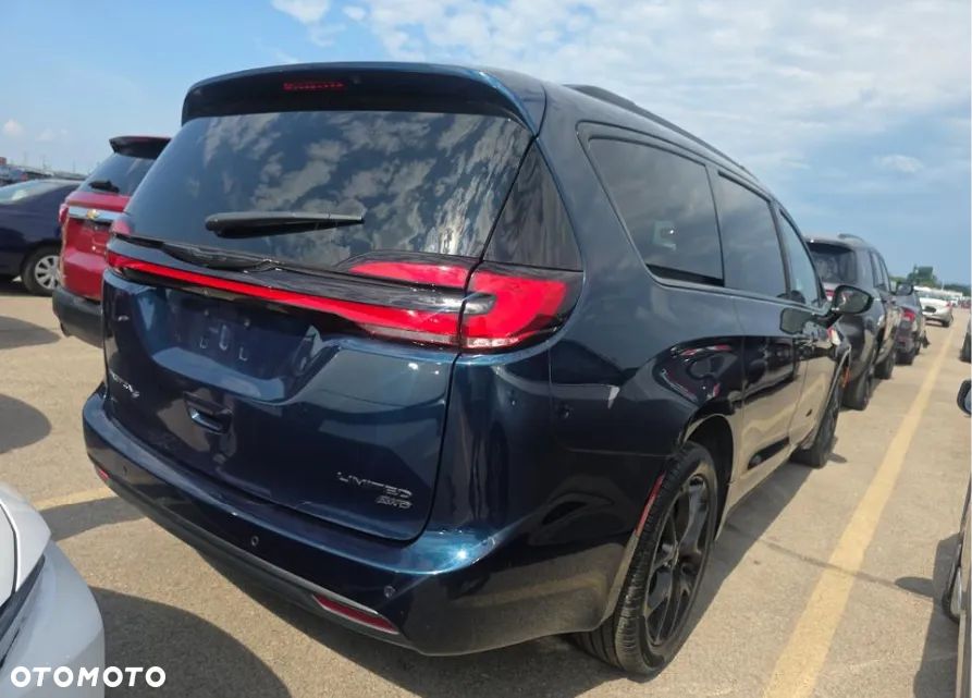 Chrysler Pacifica - 4