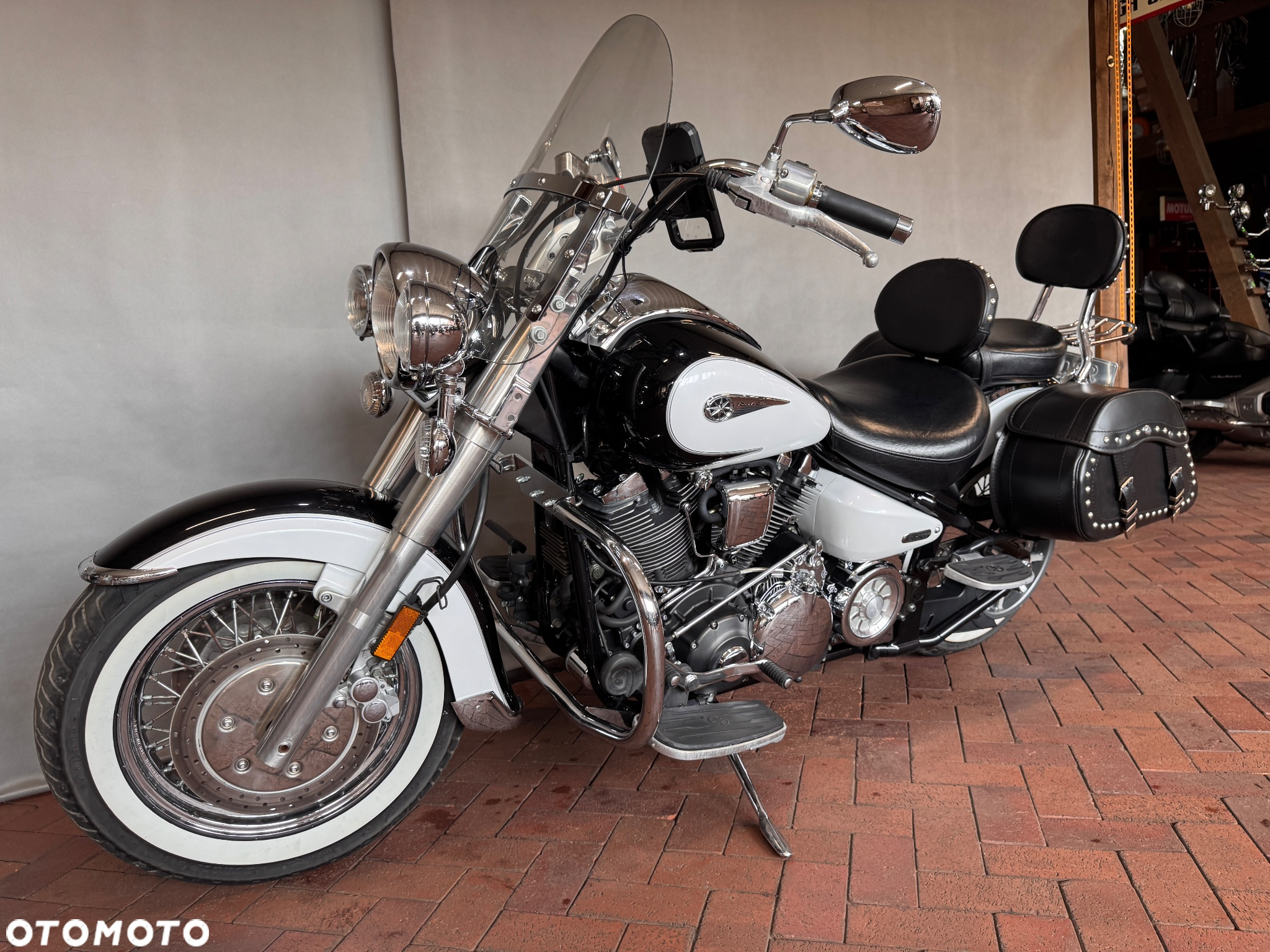 Yamaha Road Star - 16