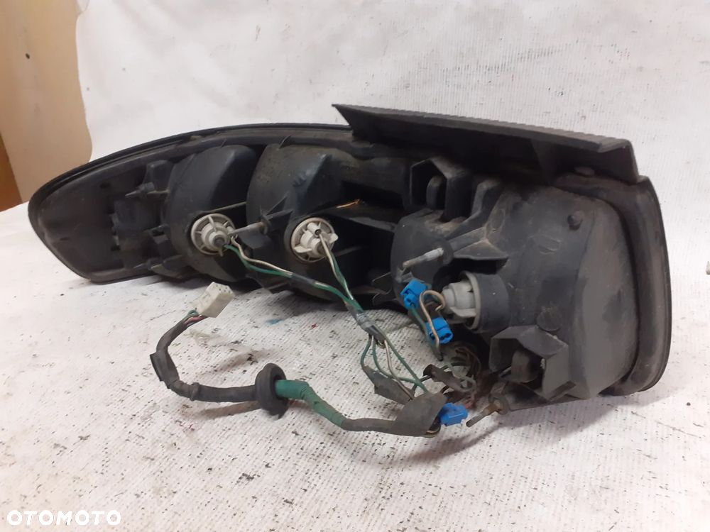 * LAMPA TYLNA PRAWA TYŁ PRAWO TOYOTA CELICA VI - 3