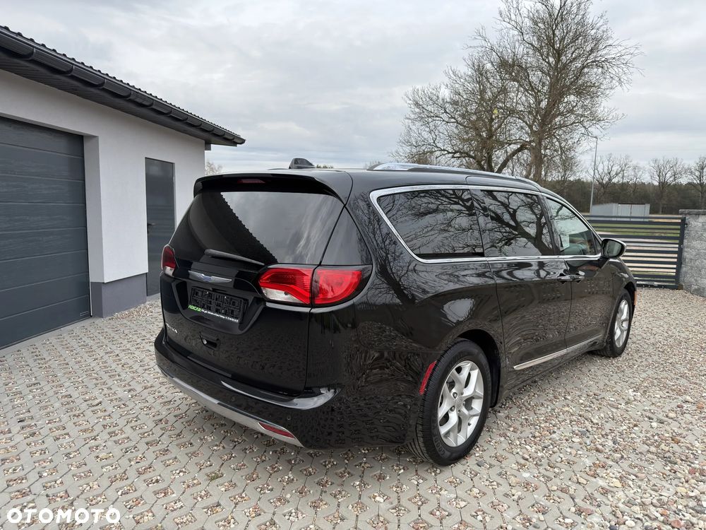 Chrysler Pacifica - 3