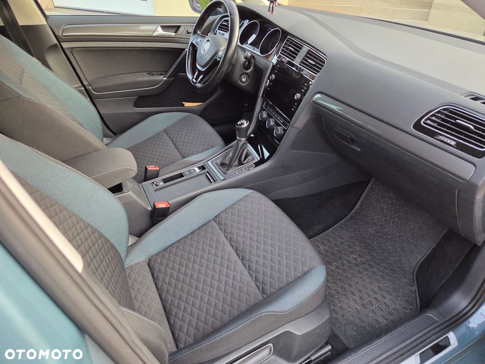 Volkswagen Golf - 5