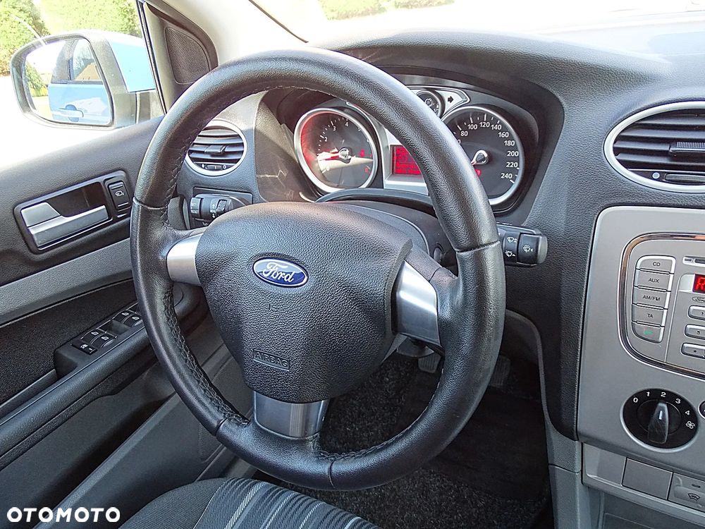 Ford Focus 1.6 16V Ghia - 26