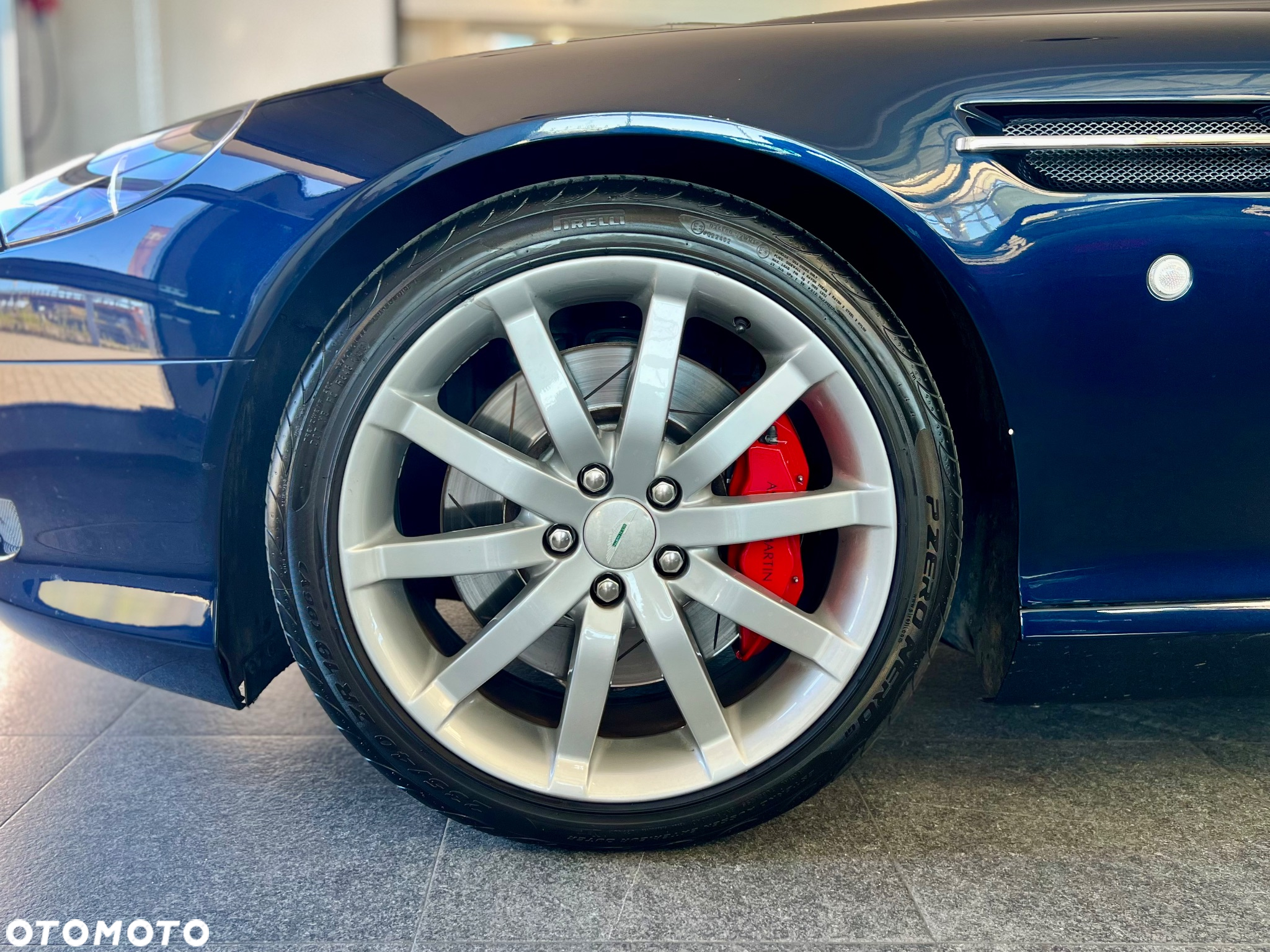 Aston Martin DB9 - 8