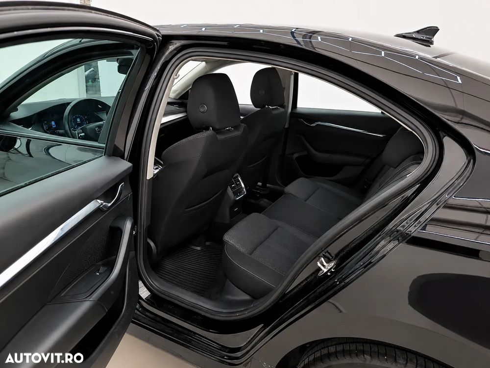 Skoda Octavia 2.0 TDI DSG Style - 6