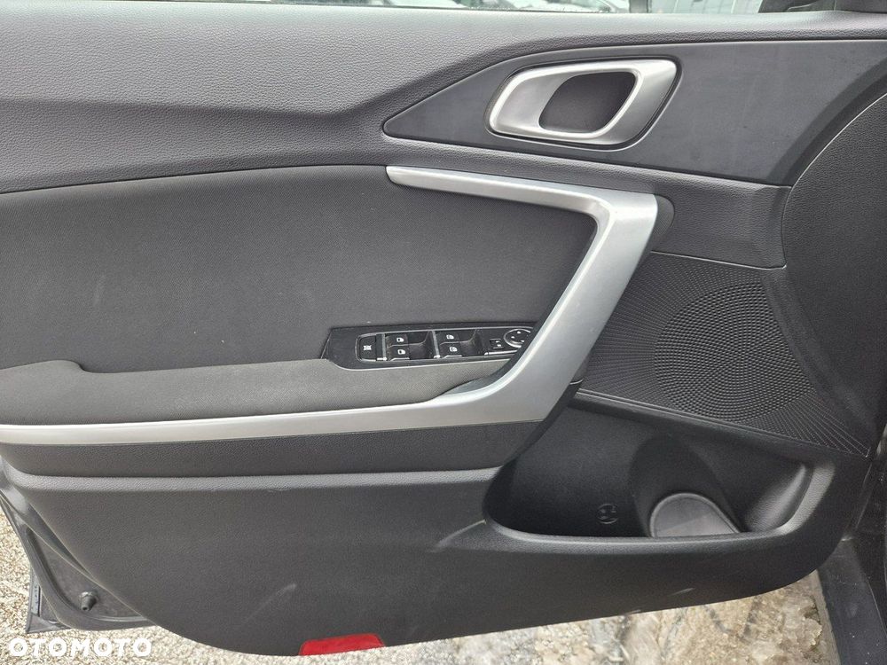 Kia Ceed 1.5 T-GDI M - 11