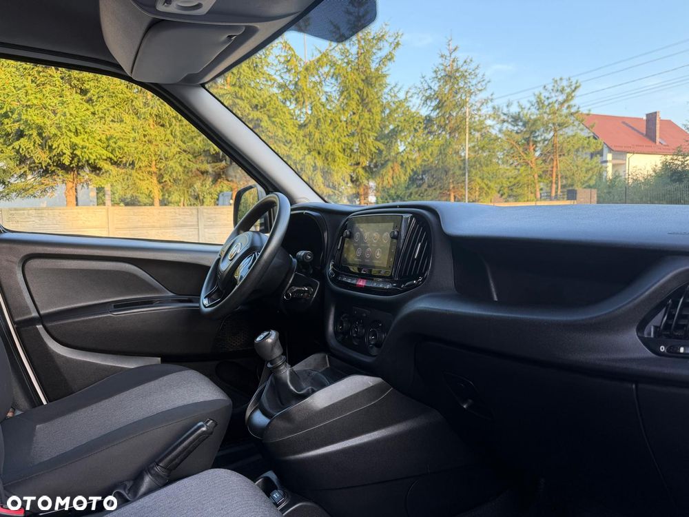 Fiat DOBLO / 1.6D / FV23% / NAJBOGATSZA WERSJA / 3 OSOBOWY / NAVI / CARPLAY - 15