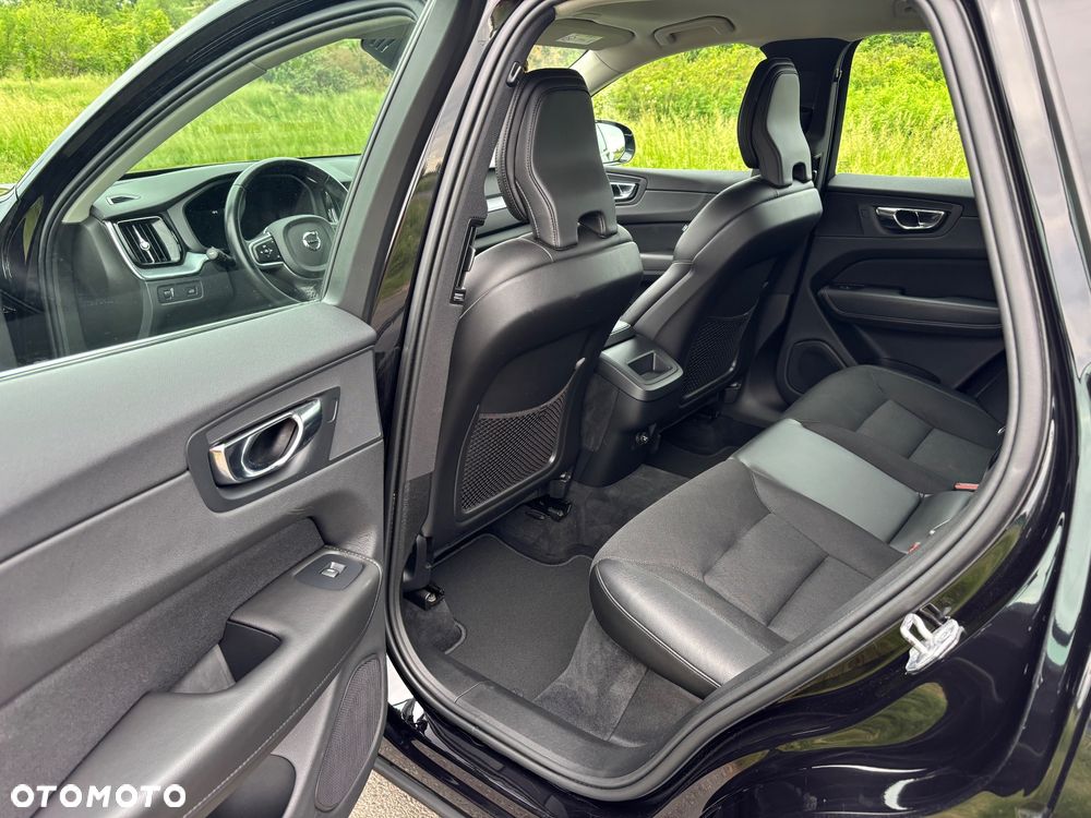 Volvo XC 60 B4 D AWD Momentum Pro - 16
