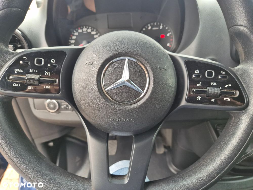 Mercedes-Benz Sprinter - 16