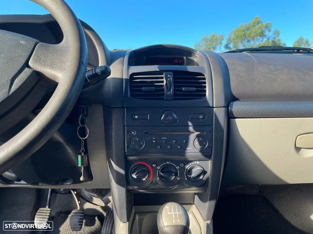 Renault Clio 1.2 16V Privilège - 20