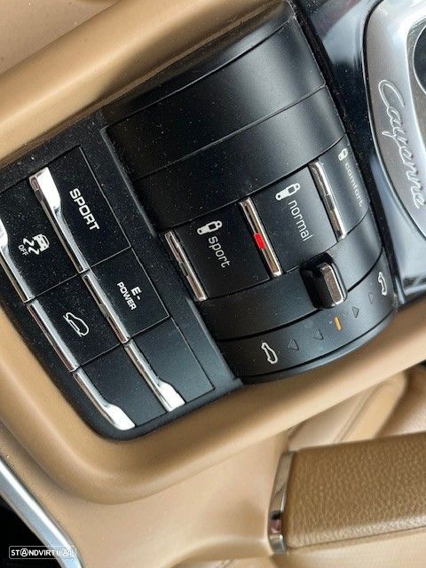 Porsche Cayenne - 22