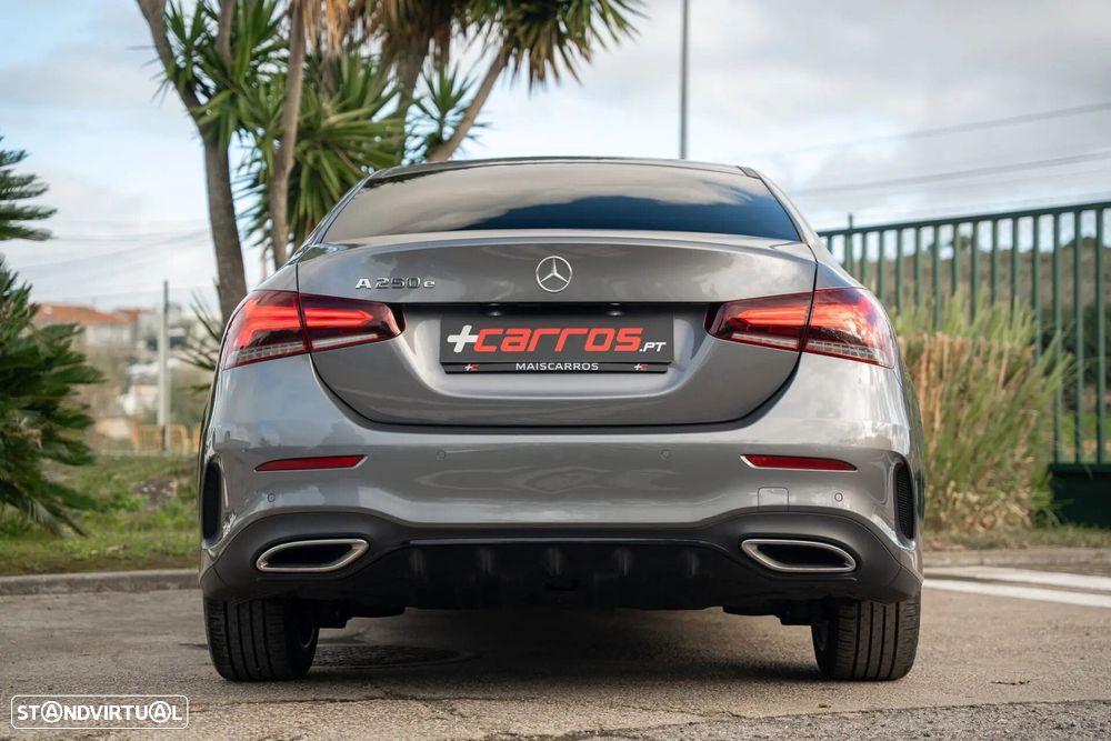 Mercedes-Benz A 250 Limousine e AMG Line - 3