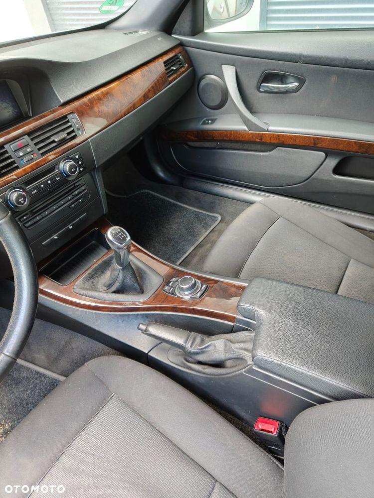 BMW Seria 3 330d xDrive Edition Exclusive - 7