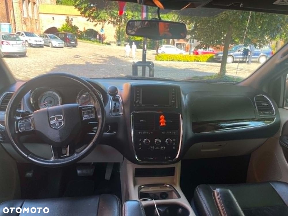 Dodge Grand Caravan 3.6 R/T - 9