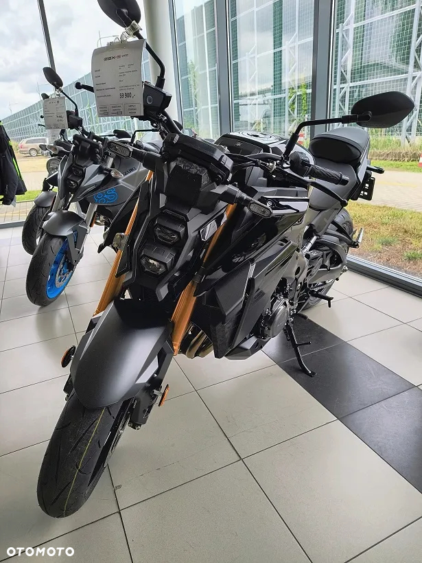 Suzuki GSX - 3