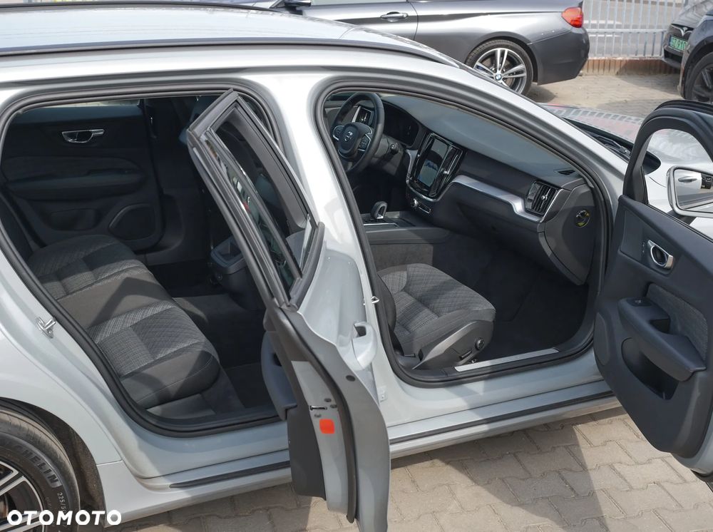 Volvo V60 B3 B DKG Momentum Pro - 12