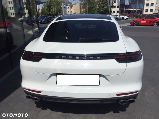 Porsche Panamera 4S - 8
