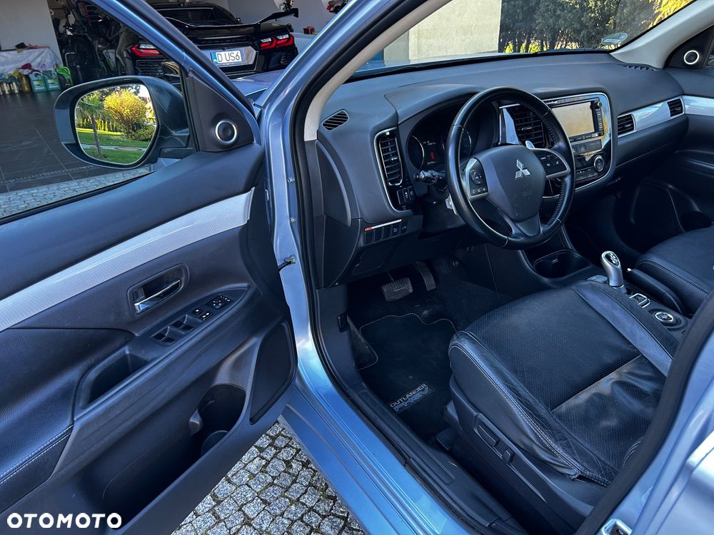 Mitsubishi Outlander 2.0 4WD Top - 17