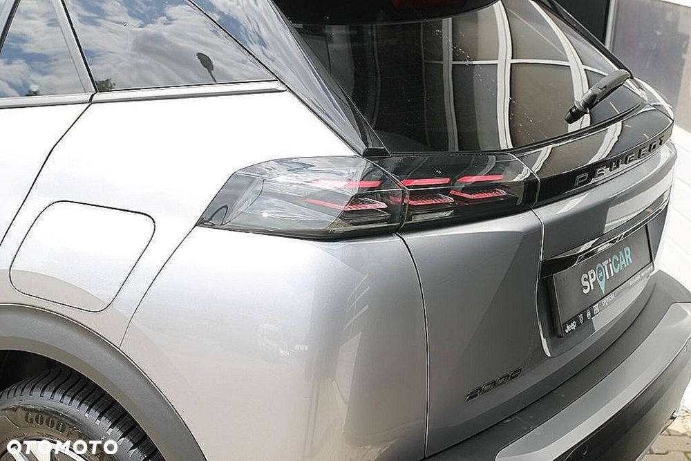 Peugeot 2008 1.2 PureTech Allure S&S EAT8 - 28
