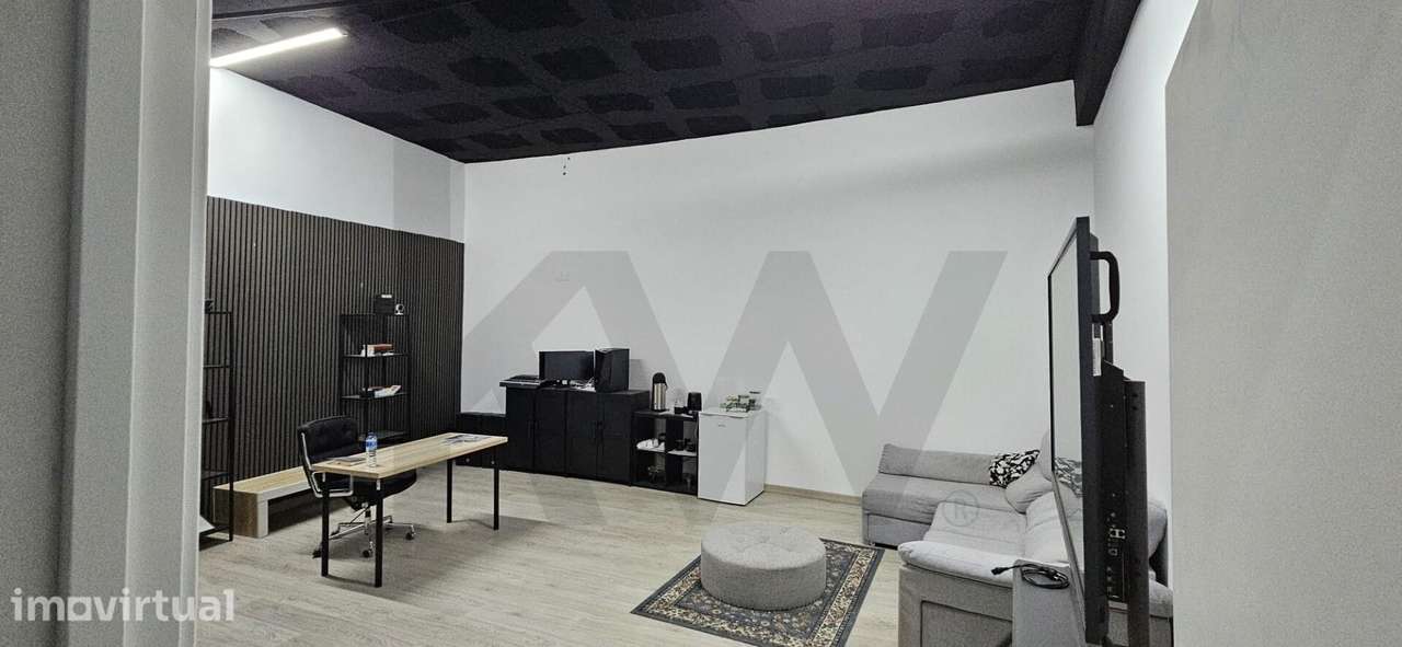 Espaço Comercial para Arrendamento com 700,00 m2 e 17 estacionamentos - Grande imagem: 2/35