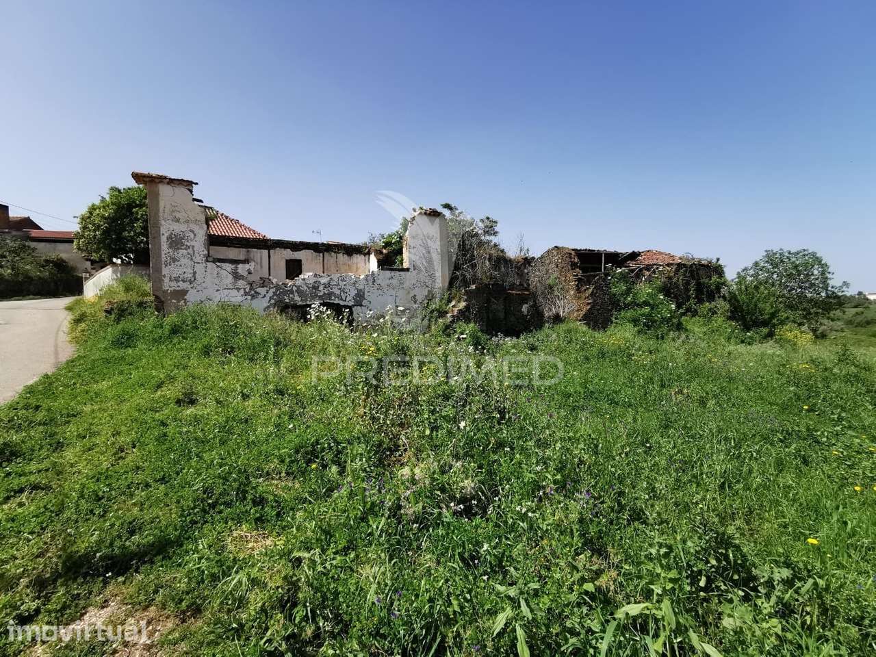 Terreno rustico e urbano com ruina para reconstrução - Grande imagem: 3/13