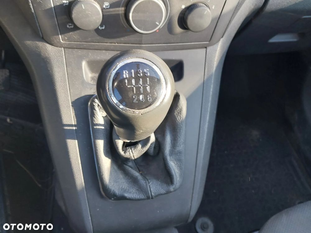 Opel Zafira B silnik kompletny 1.9 CDTI JTD 120KM wtryski pompa paliwa klimatyzacji wspomagania regulator alternator maglownica sprzęgło lewarek 6 biegów drzwi klapa błotnik lusterko kolor Z21B lampa reflektor przód przedni xenon przetwornica tył tylna hak holowniczy zestaw startowy sterownik stacyjka zamek zacisk hamulcowy deska rozdzielcza panel wyświetlacz boczek fotele mechanizm osłona manetki tempomat wykładzina podsufitka kierownica plastiki szyba NA CZĘŚCI WSZYSTKIE CZĘŚCI - 13