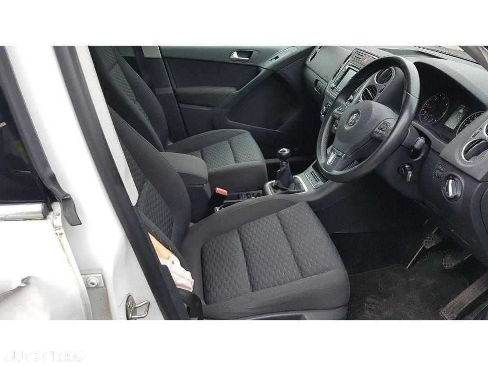 Cutie viteze manuala Volkswagen Tiguan 2011 SUV 2.0 TDI - 2