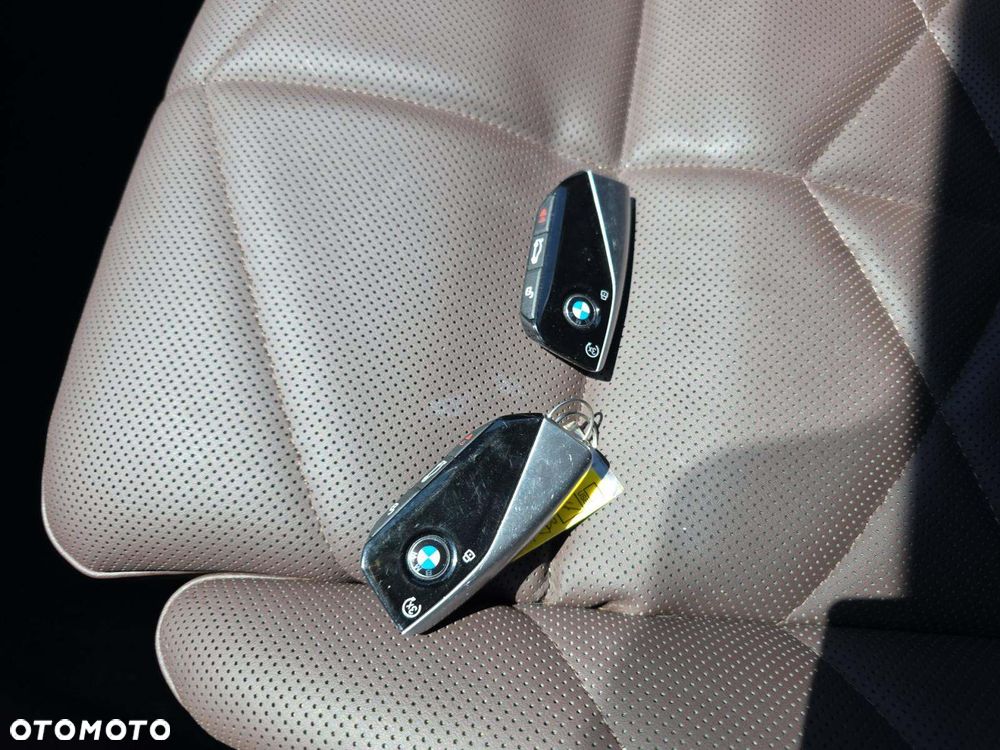 BMW Seria 7 740Li sport - 12