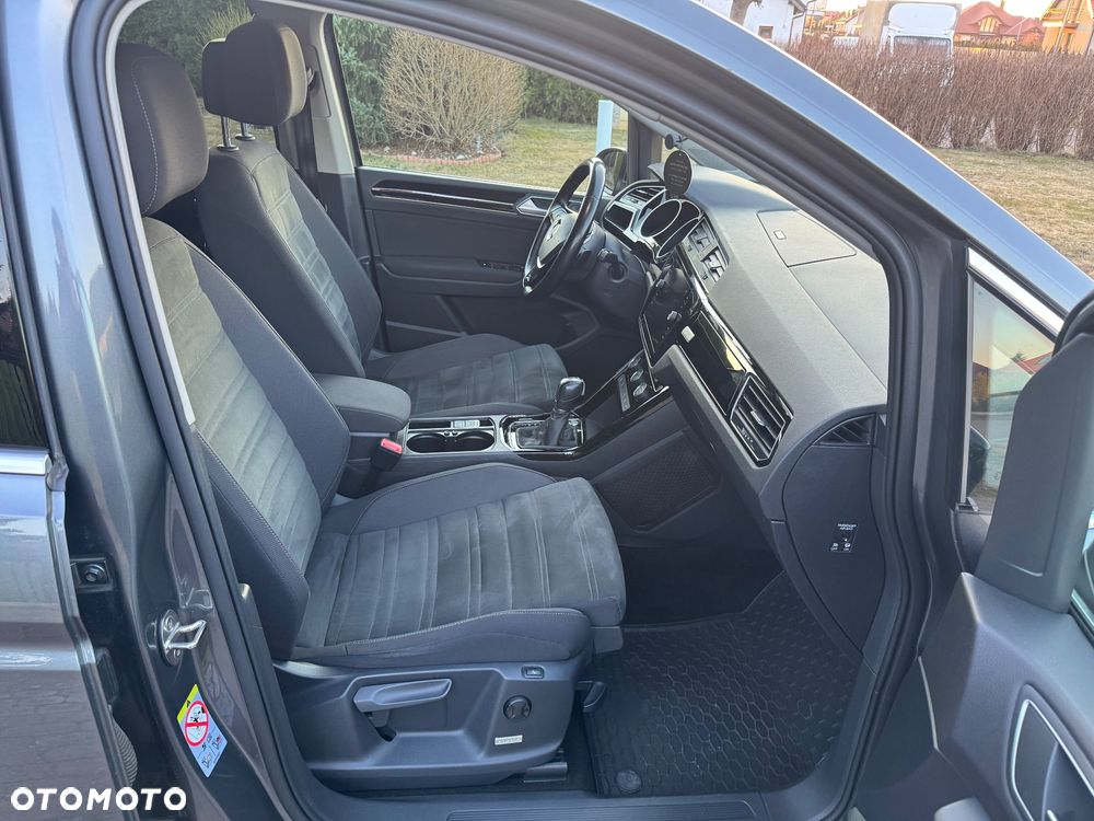 Volkswagen Touran - 22