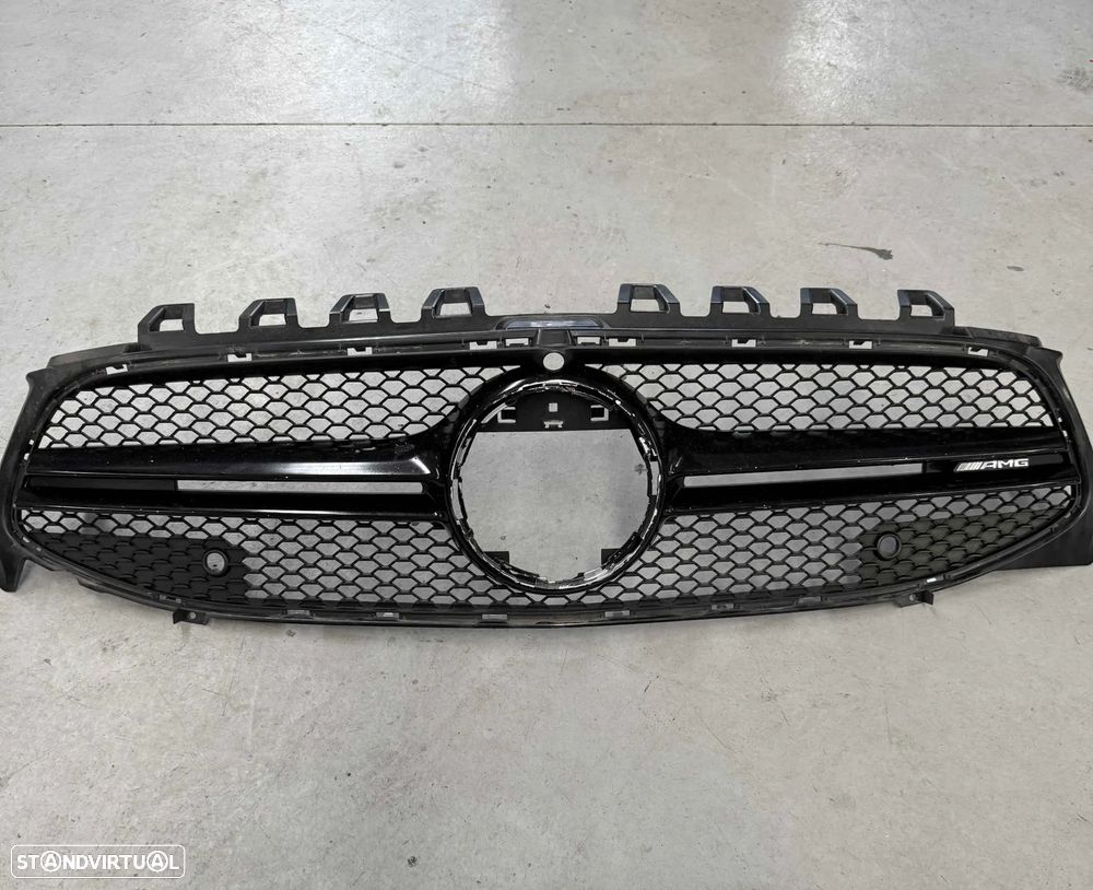 GRELHA CENTRAL PARACHOQUES FRENTE MERCEDES CLA 35 - 1